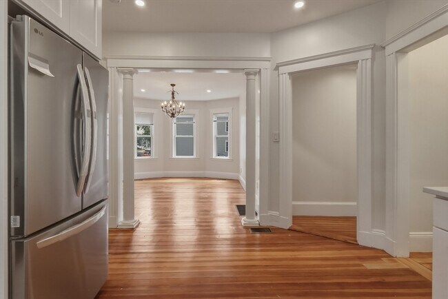 Building Photo - 311 N Harvard St