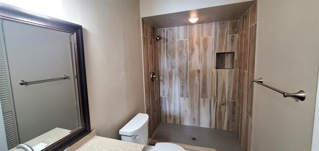 Building Photo - 5210 Wedgewood Ln