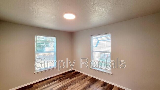 Building Photo - 1221 Stanford St