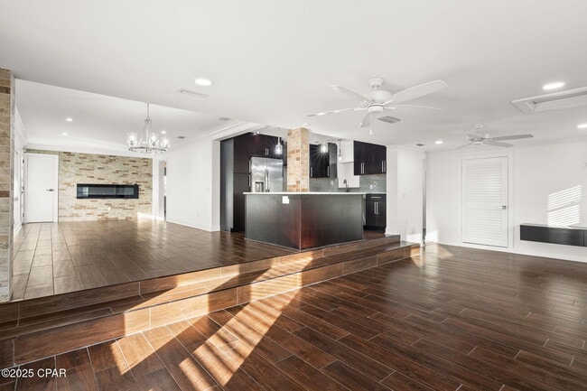 Building Photo - 1528 Oak Ave