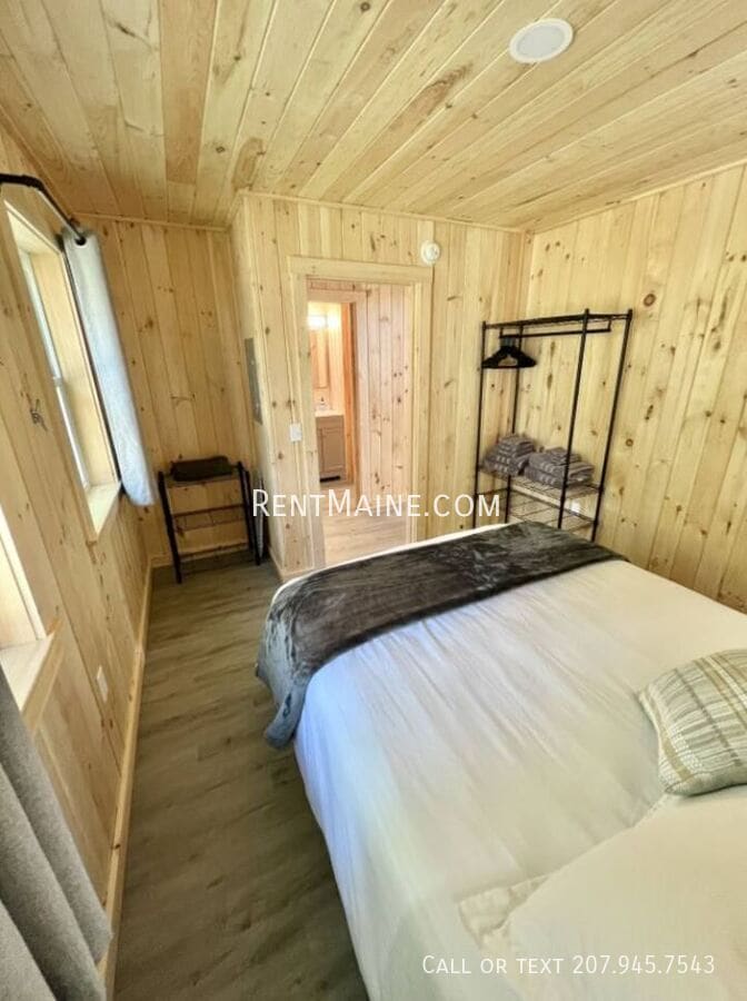 Building Photo - 8 Sand Beach Ln