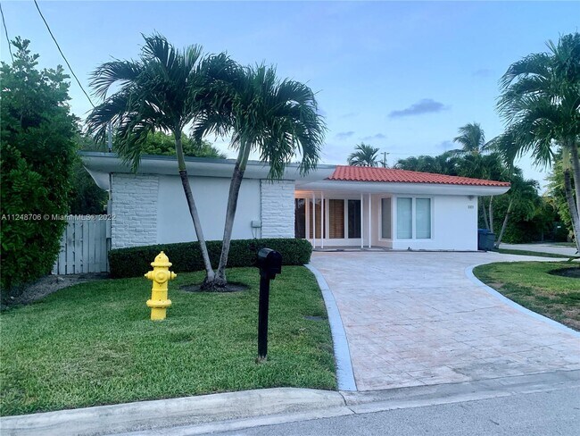 Building Photo - 1001 Surfside Blvd