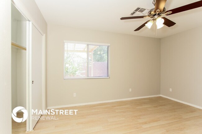 Building Photo - 11215 W Devonshire Ave