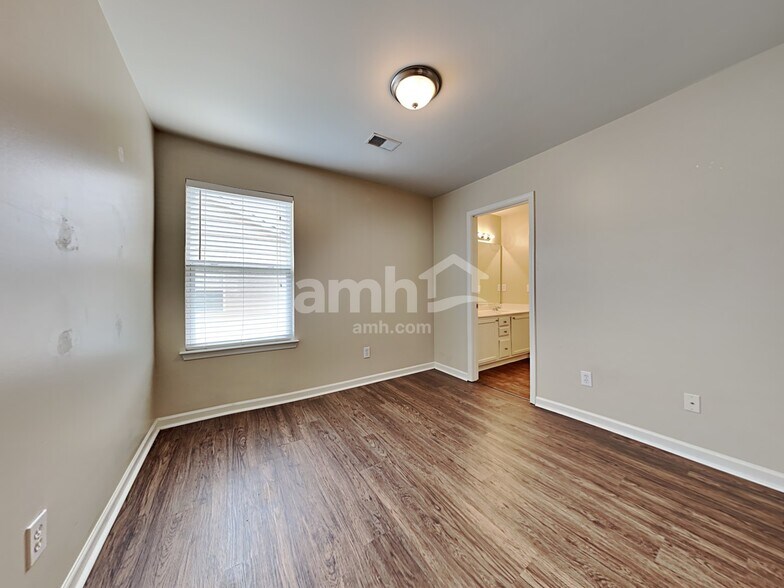 Building Photo - 1103 Homework Ave