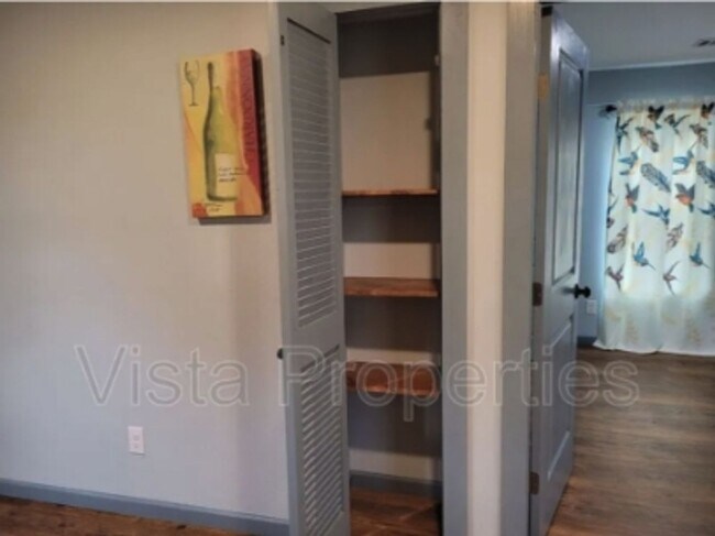 Building Photo - 40216