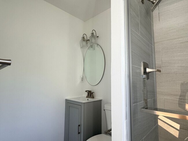 Building Photo - Spacious & Updated Pasadena Townhome for Rent