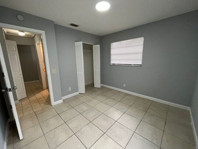 Building Photo - 3/2 Home For Rent- Palm Springs FL