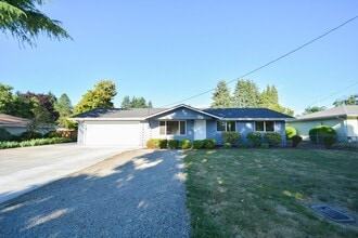 Building Photo - Spacious Multi-Generational Rental Opportunity – 3 Bed, 2 Bath Home + Detached ADU