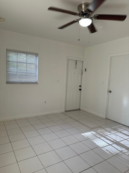 Building Photo - 230 SW 51st Ave