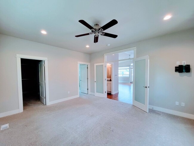 Building Photo - Luxurious and spacious 3 bed home in Manette