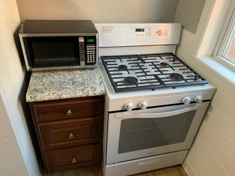 Building Photo - 4960 Kemper Ave