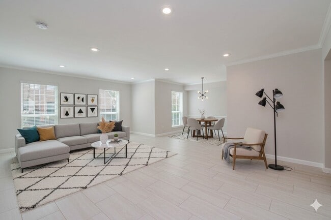 Building Photo - 355 N Post Oak Ln