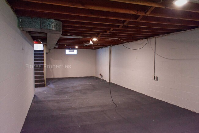 Building Photo - 1275 Geers Ave