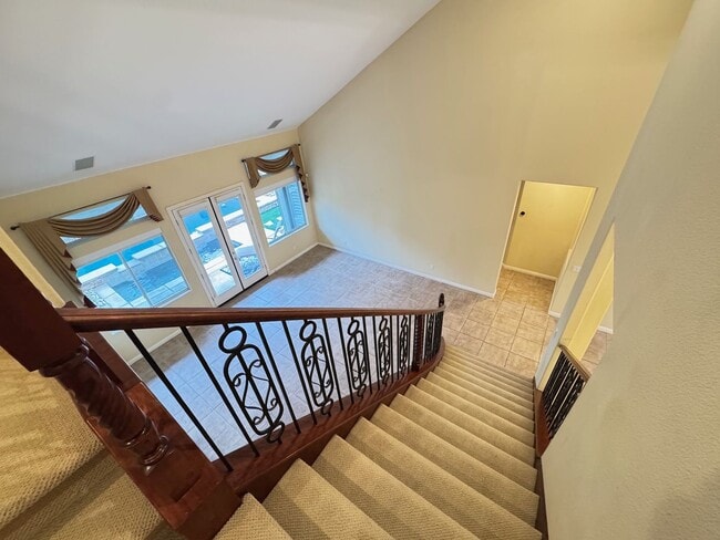 Building Photo - Spacious 4 Bedroom Home with Private Pool!