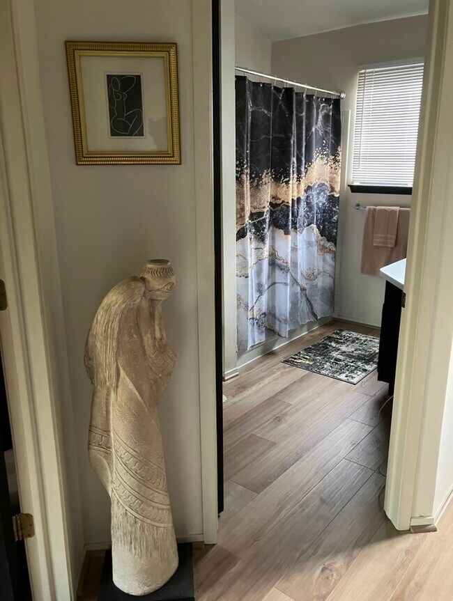 Building Photo - 6431 Deerhurst Dr