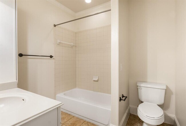 Building Photo - 7134 Mapleridge St