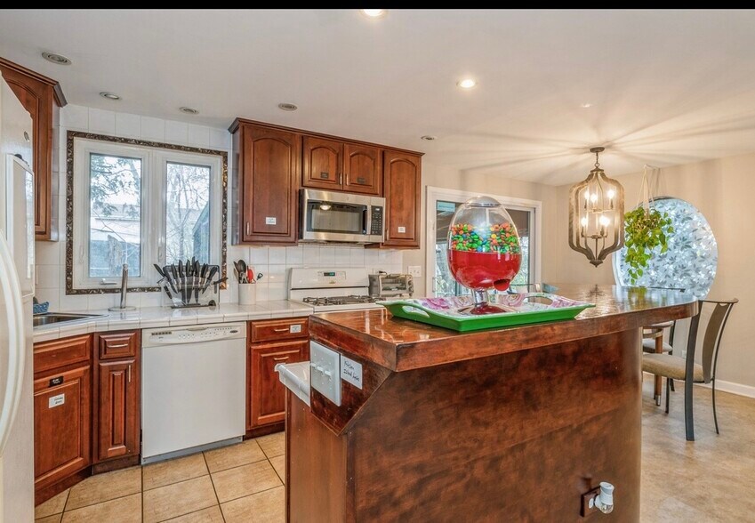 Building Photo - 33451 N Sears Blvd