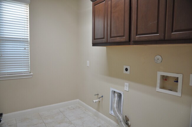 Building Photo - 27619 Lodgemist Ct