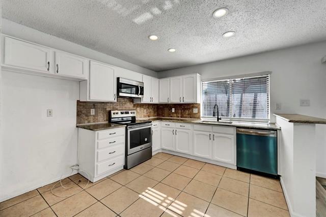 Building Photo - 2713 Charter Oak Dr