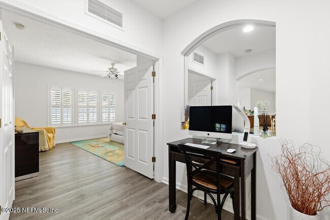 Building Photo - 3139 Ashgrove Rd