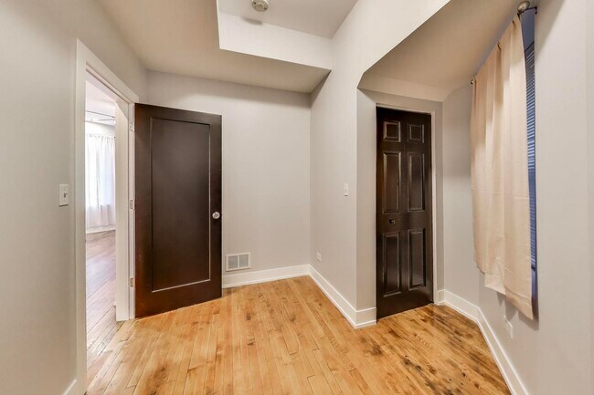 Building Photo - 3939 W Polk St