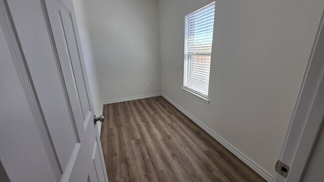 Building Photo - 1004 Killdeer Ct