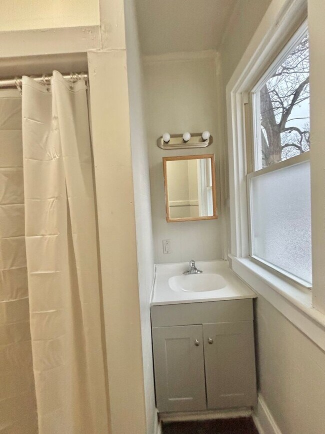 Building Photo - 148-152 Grand Avenue