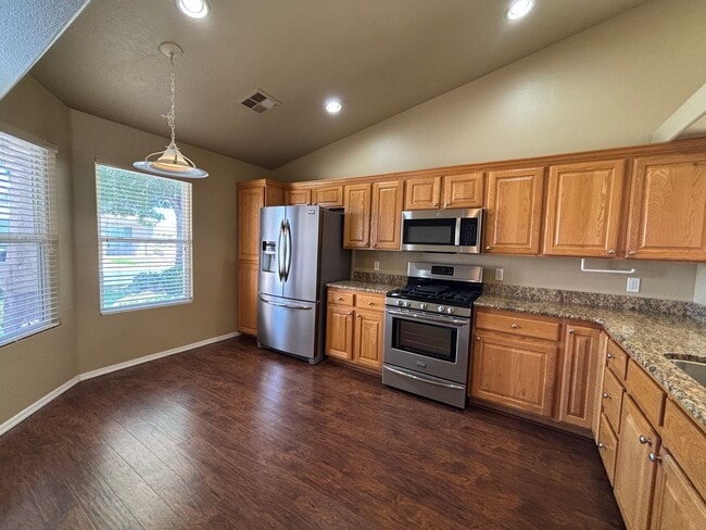 Building Photo - HOME FOR RENT IN SUN RIVER