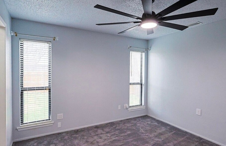Building Photo - 1710 Bob White Ct