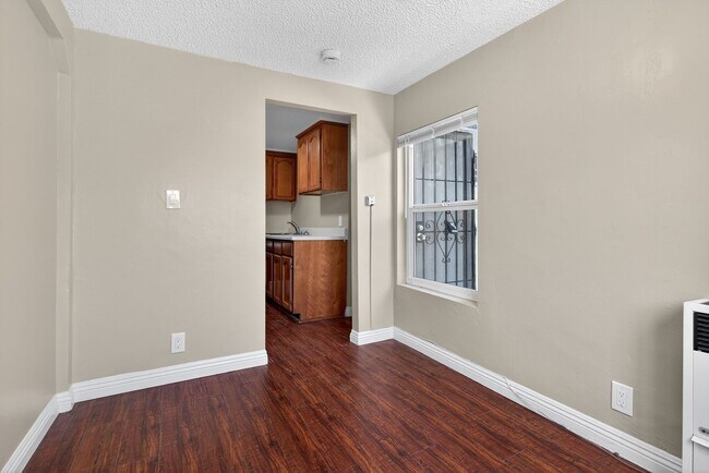 Primary Photo - 429-431 East 49th St.