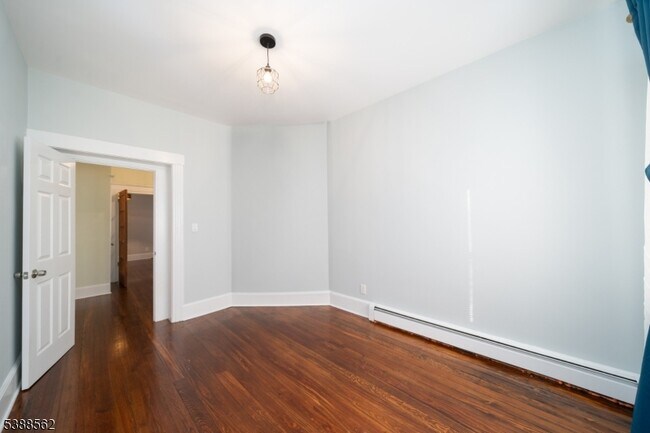 Building Photo - 9 Kling St