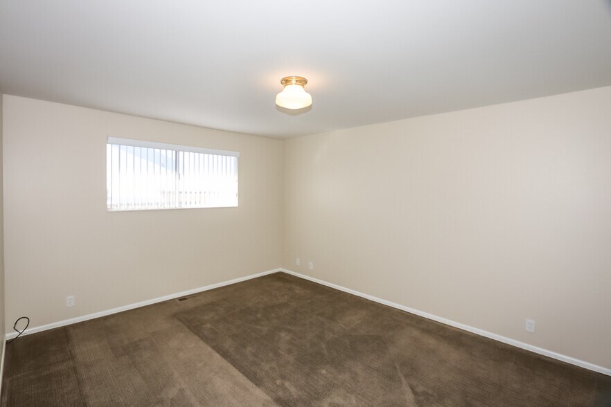 Building Photo - 1866 S 1000 E