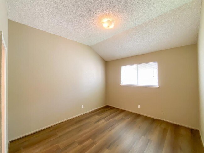 Building Photo - 1308 Brenda Ln