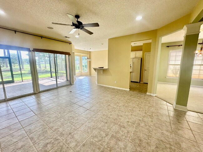 Building Photo - Outstanding Two Bedroom Home in Sun City!