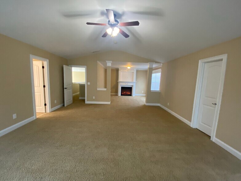 Building Photo - 319 Haywood Dr