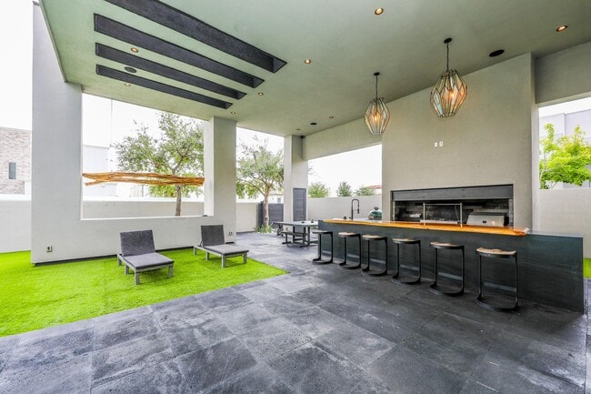 Building Photo - 3013 George Martin Dr