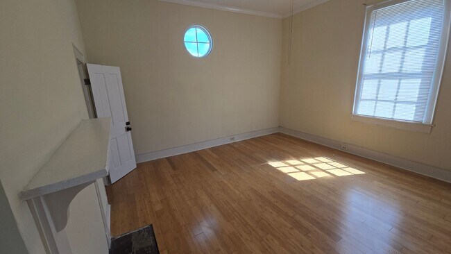 Building Photo - SHORT TERM AVAILABLE [Olympia]