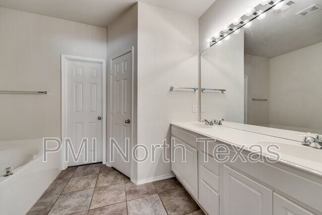 Building Photo - 11531 Chaucer Dr