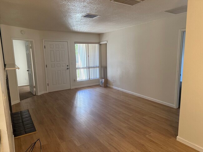 Building Photo - 3095 Shoshone Plz