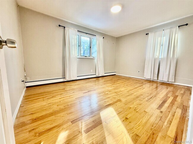 Building Photo - 33 Pilgrim Dr