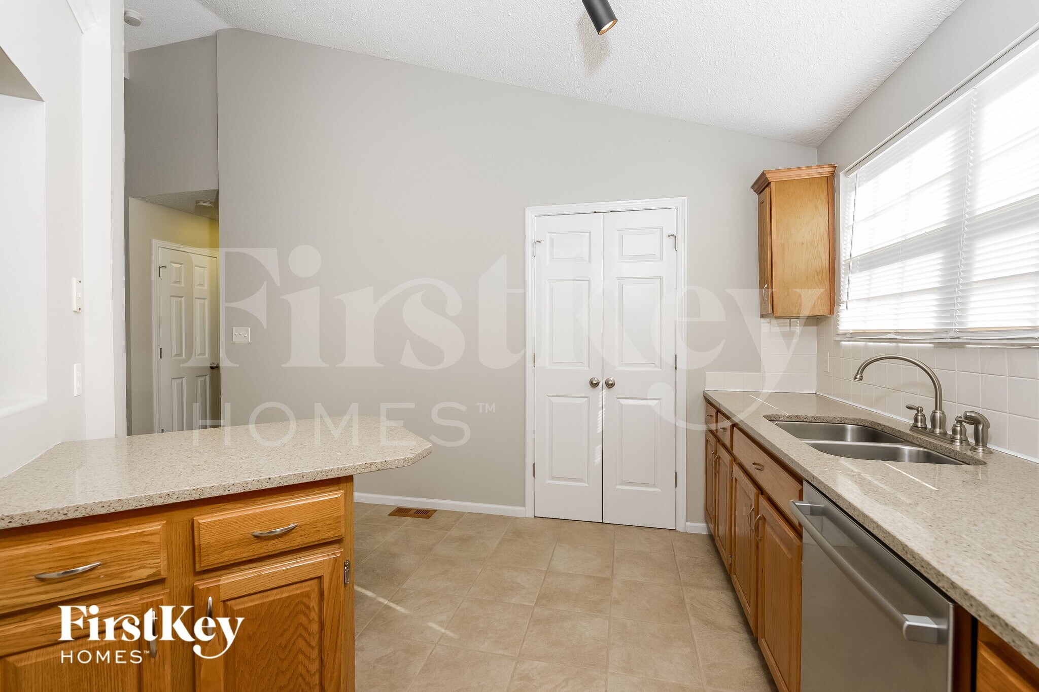 Building Photo - 609 Rosehill Dr