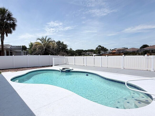 Building Photo - 906 Berwick Dr