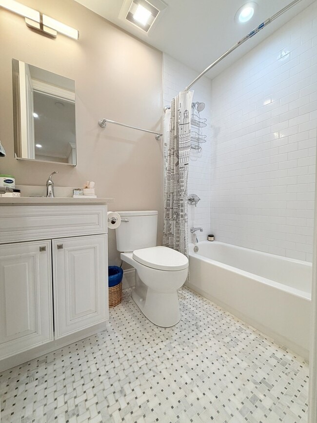 Building Photo - 3646 N Fremont St