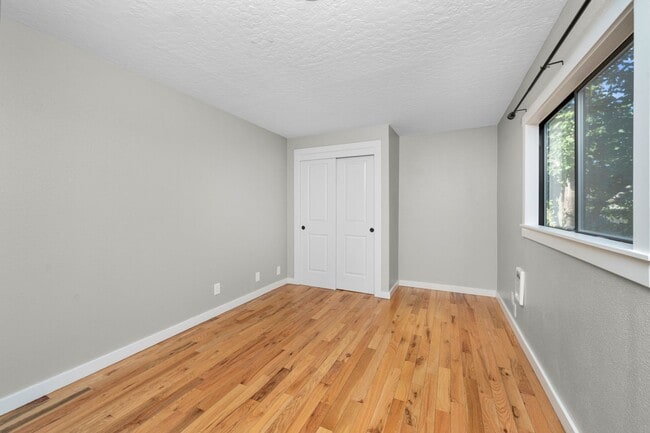 Building Photo - 9th Ct Duplex - AL-2402