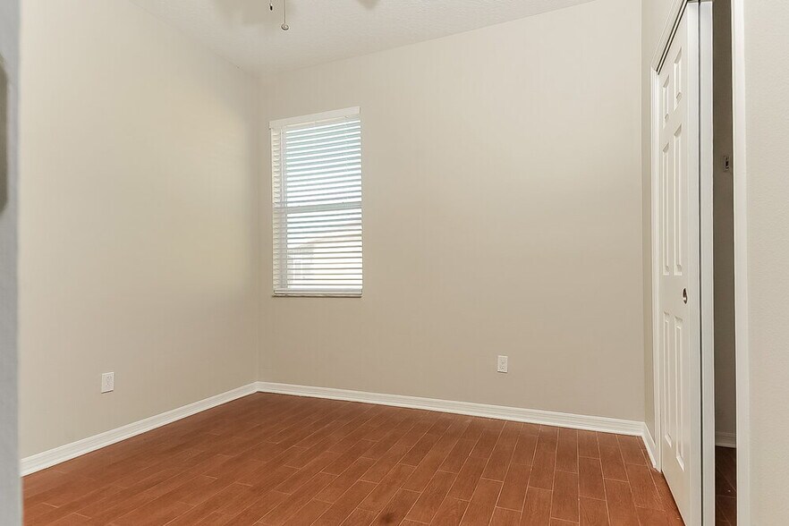 Building Photo - 915 Parker Den Dr