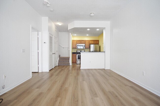 Building Photo - 4562 Yellowgold Rd E