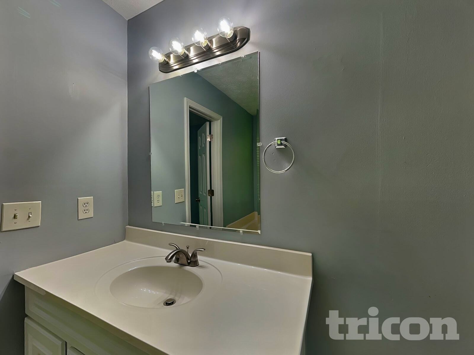 Building Photo - 1812 Cres Hill Dr NW