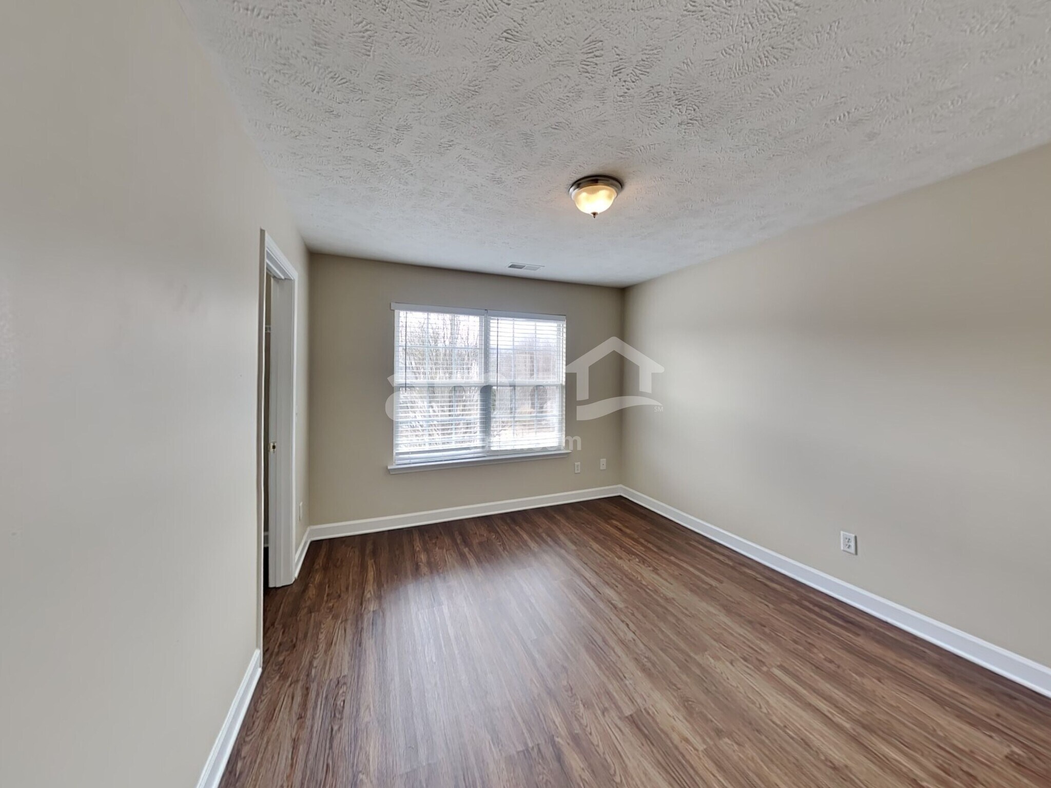 Building Photo - 8026 Meadowview Ln