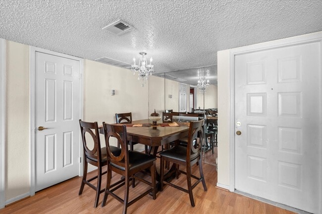 Building Photo - 2830 S Bartell Dr