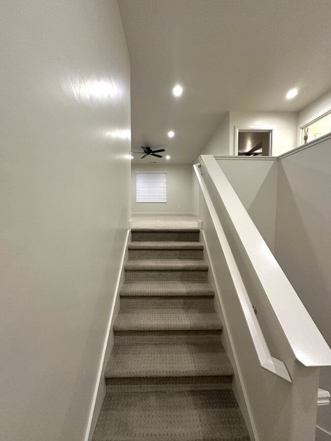 Building Photo - “St. George, Aspen Estates: 5 spacious beds, 2.5 baths, and a stunning 2,852 sq ft of beautifully...